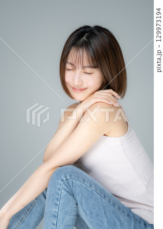 ビューティー 若い女性 ビューティー 若い女性 129973194