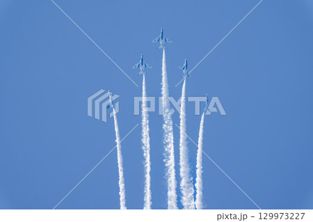 夏の青空と松島基地のブルーインパルス 宮城県東松島市 夏の青空と松島基地のブルーインパルス 宮城県東松島市 129973227