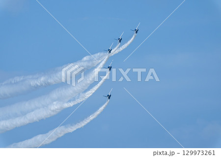 夏の青空と松島基地のブルーインパルス 宮城県東松島市 夏の青空と松島基地のブルーインパルス 宮城県東松島市 129973261