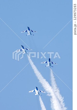 夏の青空と松島基地のブルーインパルス 宮城県東松島市 夏の青空と松島基地のブルーインパルス 宮城県東松島市 129973283