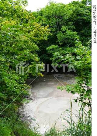 【釧路市 阿寒摩周国立公園「阿寒湖」泥火山のポッケ】 【釧路市 阿寒摩周国立公園「阿寒湖」泥火山のポッケ】 129974129