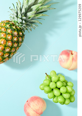 パイナップル　桃　シャインマスカット 129975209