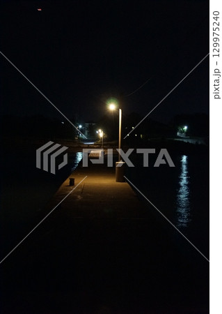 房総半島の夜景 岡本桟橋 房総半島の夜景 岡本桟橋 129975240