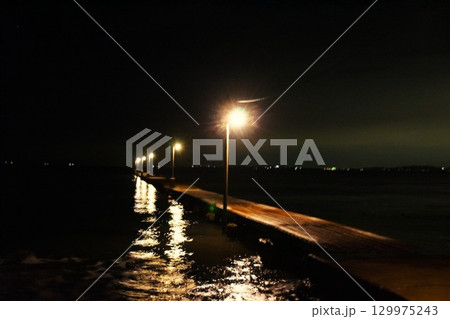 房総半島の夜景　岡本桟橋 129975243