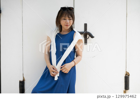 半六庭園（旧中埜半六邸庭園）を散策するカップル　愛知県半田市 129975462