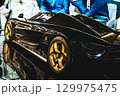 レトロな車のフロントガラス 129975475