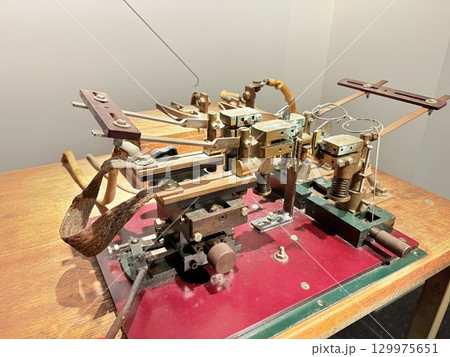 めがね作成のための機械 めがね作成のための機械 129975651