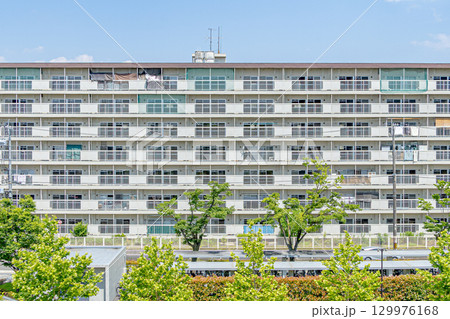 築古の集合住宅 129976168