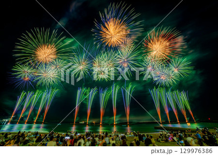 【静岡県】土肥サマーフェスティバル2025　海上花火大会 129976386
