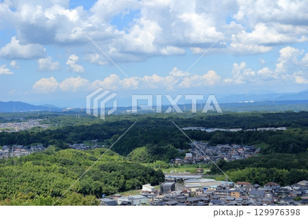 滋賀県甲賀市　古城山から見た甲賀市の風景 129976398