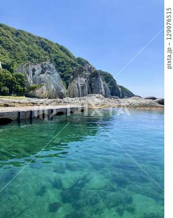 仏ヶ浦・海と蓬莱山（青森県・佐井村） 129976515