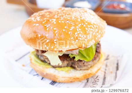 おいしいハンバーガー 129976872