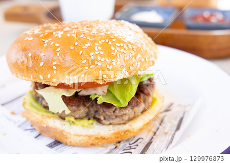 おいしいハンバーガー 129976873