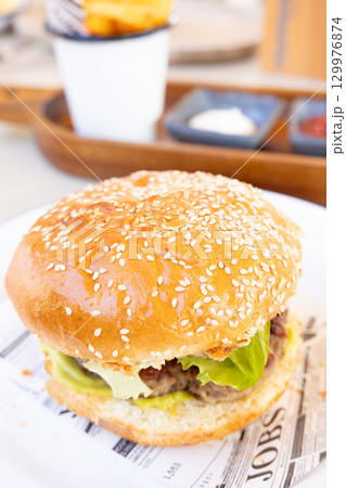 おいしいハンバーガー 129976874