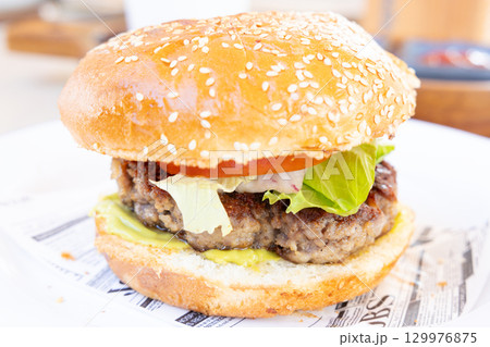 おいしいハンバーガー おいしいハンバーガー 129976875