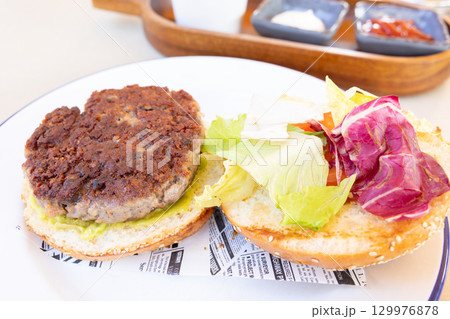 おいしいハンバーガー 129976878