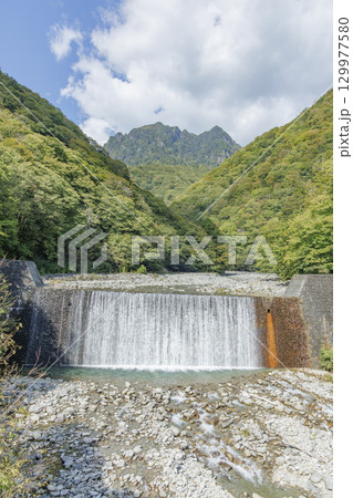 山梨県、西沢渓谷の景色 129977580