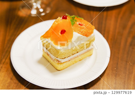 季節感たっぷりの、みかんを使ったケーキ 季節感たっぷりの、みかんを使ったケーキ 129977619