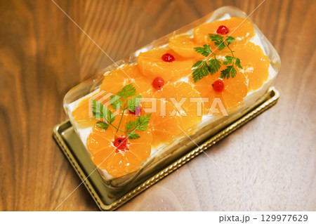 季節感たっぷりの、みかんを使ったケーキ 129977629