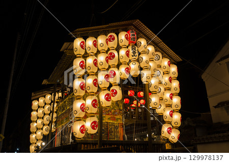 京都の祇園祭　後祭の宵山　北観音山 　　  129978137