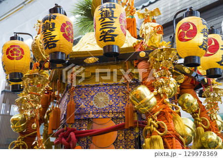 京都の祇園祭の神輿　中御座　 129978369