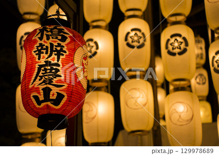 京都の祇園祭　後祭の宵山　橋弁慶山 　　　  129978689