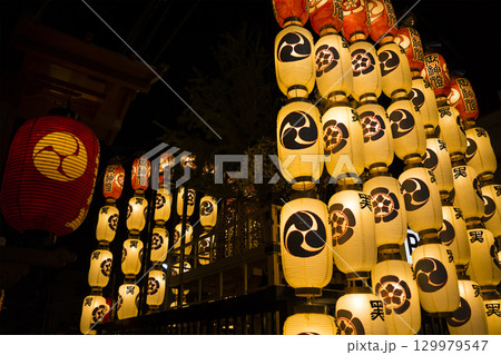 京都の祇園祭　後祭の宵山　黒主山（くろぬしやま） 　　  129979547