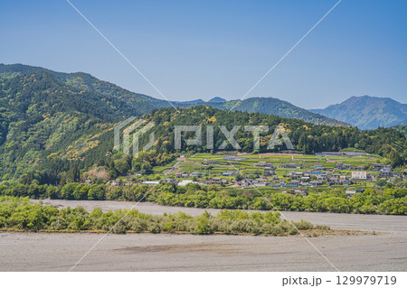 川根本町の大井川周辺の風景(静岡県) 川根本町の大井川周辺の風景(静岡県) 129979719