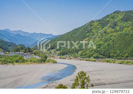 川根本町の大井川周辺の風景(静岡県) 129979722