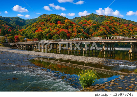 渡月橋の紅葉 129979745