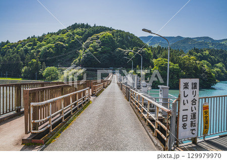 川根本町の塩郷ダム周辺の大井川の風景(静岡県) 川根本町の塩郷ダム周辺の大井川の風景(静岡県) 129979970