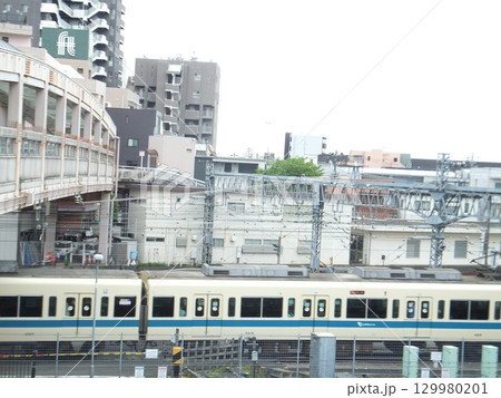 相模大野駅の跨線橋と電車 相模大野駅の跨線橋と電車 129980201