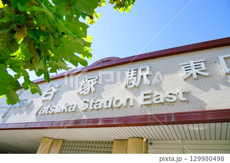 青空と東武スカイツリーライン谷塚駅 129980498