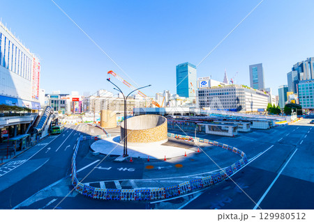 新宿西口ロータリー 129980512