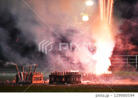 花火発火の瞬間_02 129980594