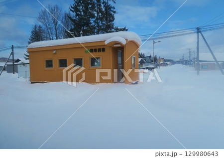 大雪の問寒別駅　北海道 129980643