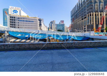 新宿西口ロータリー 129980648