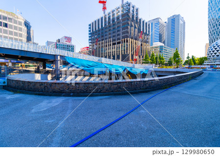 新宿西口ロータリー 129980650