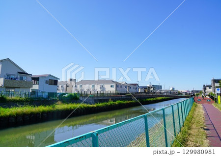 都市部の川 都市部の川 129980981