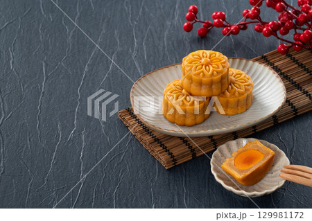 中秋 仲秋 中秋節 129981172