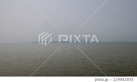 中国広東省深圳の河岸の風景 中国広東省深圳の河岸の風景 129982855