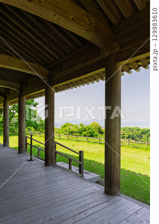 建物・室内・建築物撮影素材　「鞠智城跡　長者山展望広場休憩所」　(山鹿市菊鹿町) 129983610