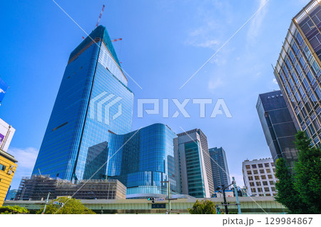 日本の東京都市景観8月23日。日本橋や日本橋一丁目の再開発事業などを望む。新時代に… 129984867