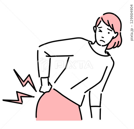 腰痛で腰を押さえている若い女性 129984904