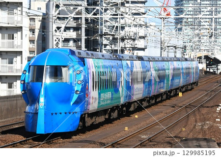 関西空港へ向けて南海本線をゆく南海電気鉄道50000系 129985195