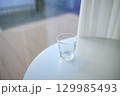水の入ったグラス 水の入ったグラス 129985493