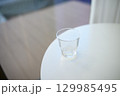 水の入ったグラス 水の入ったグラス 129985495