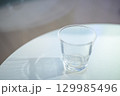 水の入ったグラス 水の入ったグラス 129985496