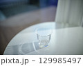 水の入ったグラス 水の入ったグラス 129985497