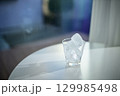 水の入ったグラス 水の入ったグラス 129985498